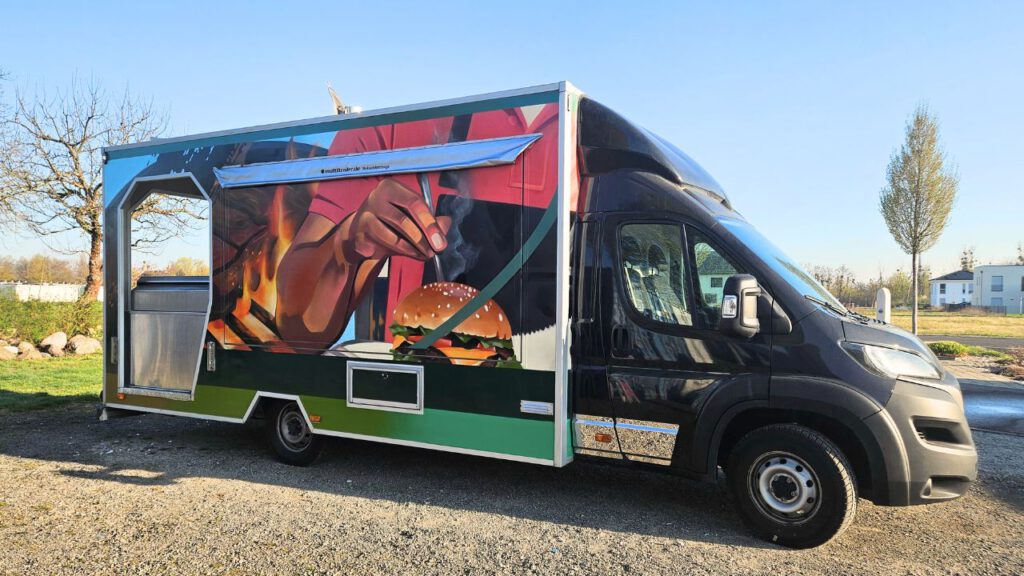 Der Foodtruck mit neuem Grafitti-Design